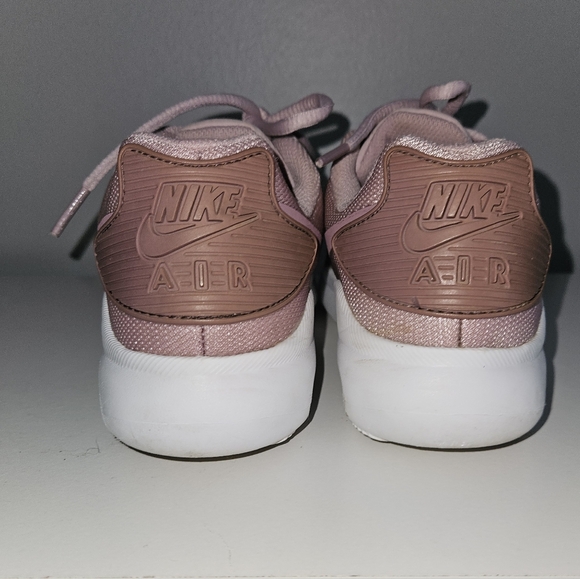 Nike Air Max Oketo Pink Athletic Shoes - Size 6 🩷 - Picture 7 of 10